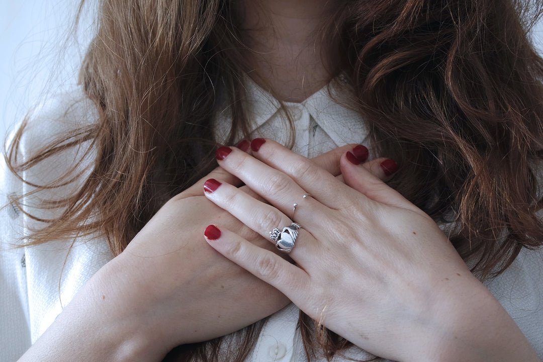 Camelinan eli kitupellavanhyvistä terveysvaikutuksista on helppo nauttia. Neutraalin makunsa takia mahtiöljy sopii sellaisenaan suuhun lusikoitavaksi!